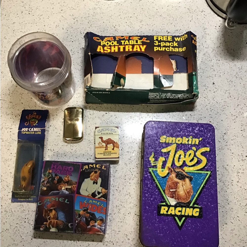 Rare Joe Camel vintage pool table ashtray set